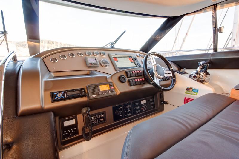 Book yachts online - motorboat - Jeanneau Prestige 440 - BIOFARM - rent
