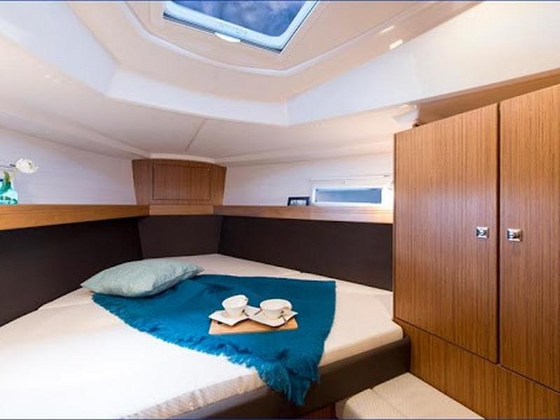 Book yachts online - sailboat - Bavaria Cruiser 37 - AURORA - rent