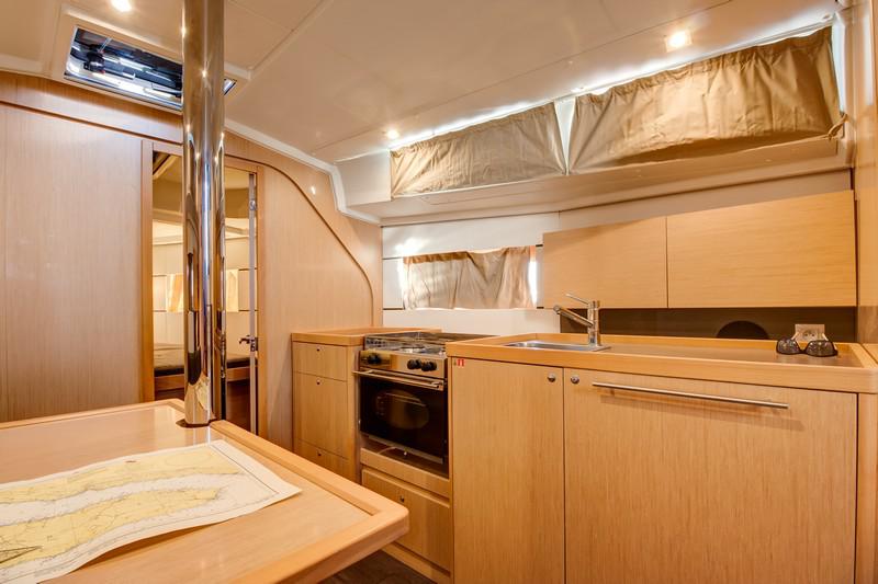 Book yachts online - sailboat - Beneteau Oceanis 38 - ARSEN - rent