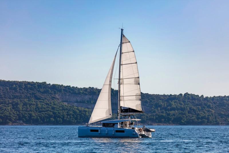 Book yachts online - catamaran - Lagoon 40 - ZAGVOZD - rent