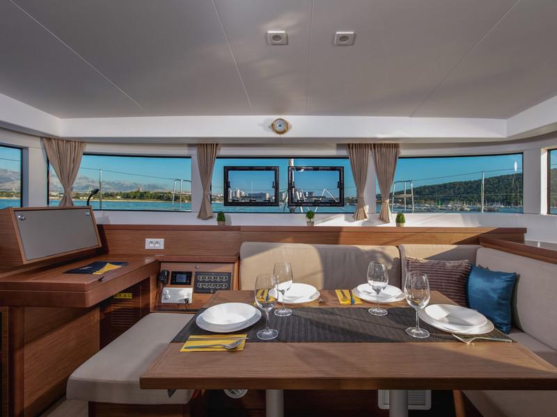 Book yachts online - catamaran - Lagoon 40 - ZAGVOZD - rent