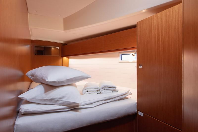 Book yachts online - sailboat - Bavaria Cruiser 46 - SOLARIĆ - rent