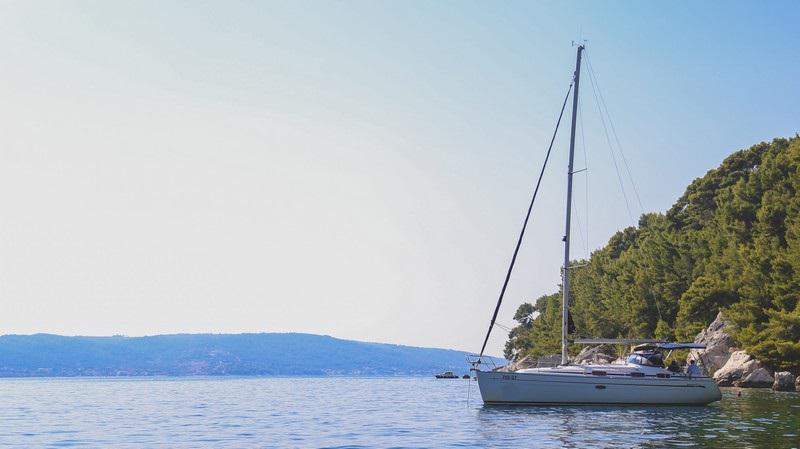 Book yachts online - sailboat - Bavaria 37 Cruiser - SILVIJA - rent