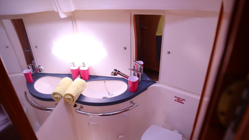 Book yachts online - sailboat - Bavaria 37 Cruiser - SILVIJA - rent