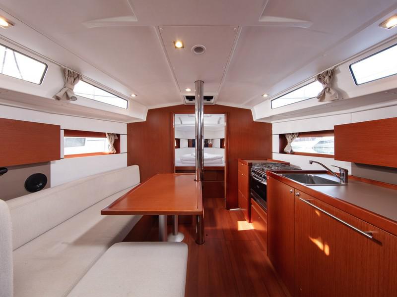 Book yachts online - sailboat - Beneteau Oceanis 38.1 - ANIMA MARIS 3 - rent