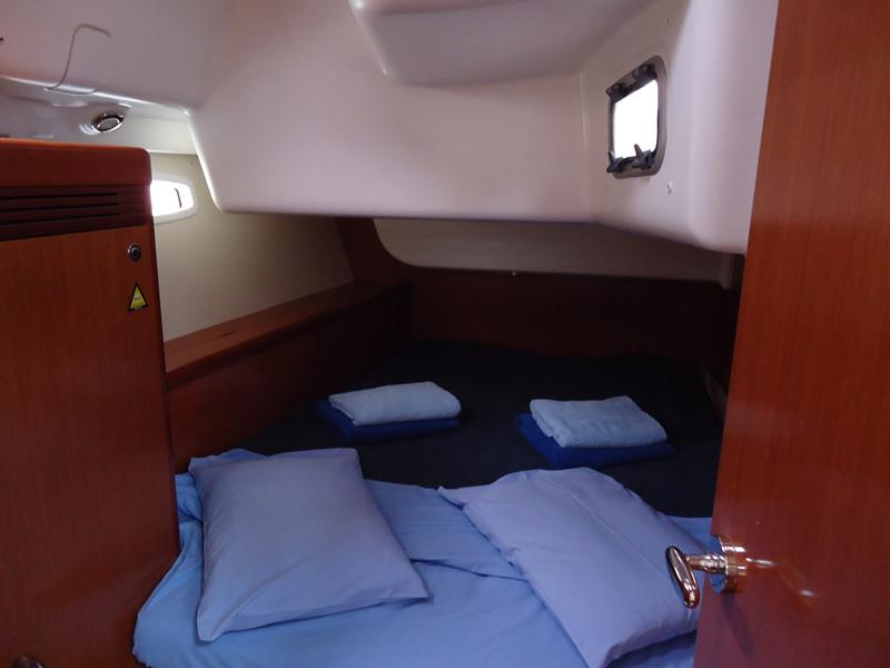 Book yachts online - sailboat - Oceanis 43 - Seven Seas - Refit 2020 - rent