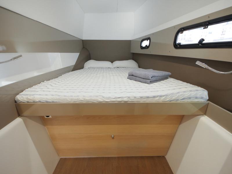 Book yachts online - catamaran - Bali 4.0 - Electra - rent