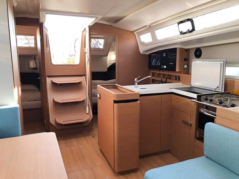 Book yachts online - sailboat - Sun Odyssey 410 - Non è Mia - rent