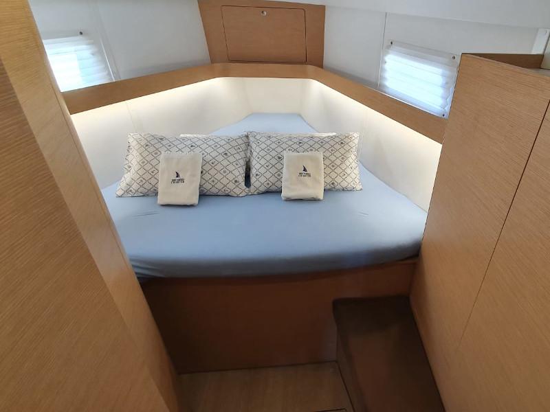 Book yachts online - sailboat - Elan Impression 45 - Princess Tena with A/C - rent