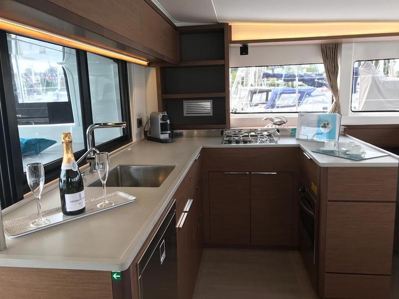 Book yachts online - catamaran - Lagoon 46 Fly - LADY POINT  - rent