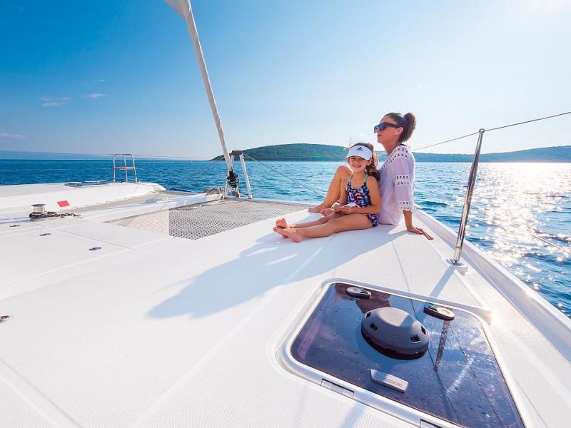 Book yachts online - catamaran - Lagoon 42 - SEA VOYAGER - CREWED - rent