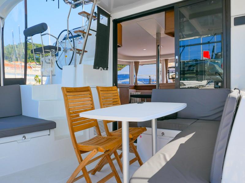 Book yachts online - catamaran - Lagoon 42 - SEA VOYAGER - CREWED - rent
