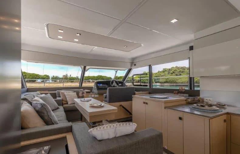 Book yachts online - motorboat - Fountaine Pajot M/Y 40 - BELUGA - rent