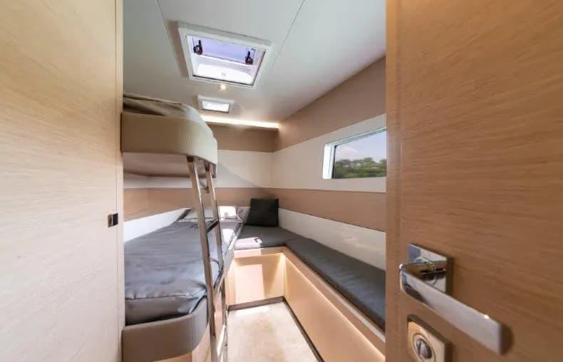 Book yachts online - motorboat - Fountaine Pajot M/Y 40 - BELUGA - rent