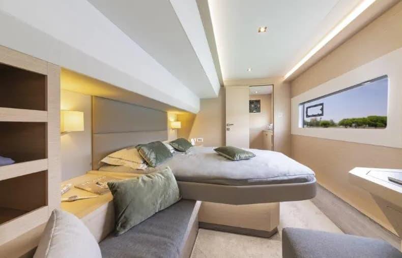 Book yachts online - motorboat - Fountaine Pajot M/Y 40 - BELUGA - rent