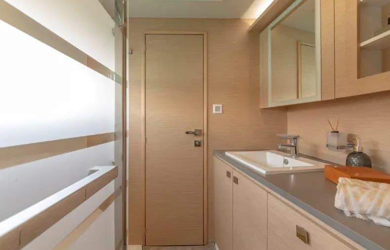 Book yachts online - motorboat - Fountaine Pajot M/Y 40 - BELUGA - rent