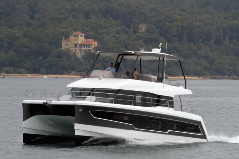 Book yachts online - motorboat - Fountaine Pajot M/Y 40 - BELUGA - rent