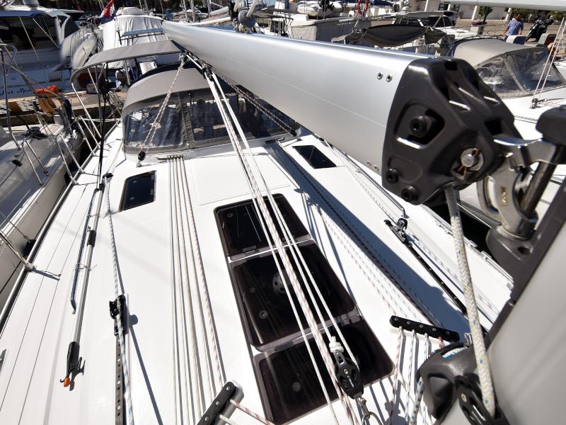 Book yachts online - sailboat - Bavaria Cruiser 41 - NIXIE - rent