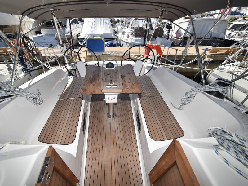 Book yachts online - sailboat - Bavaria Cruiser 41 - NIXIE - rent