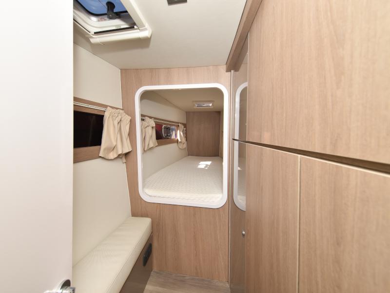 Book yachts online - catamaran - Aventura 34 - LAUREMI - rent