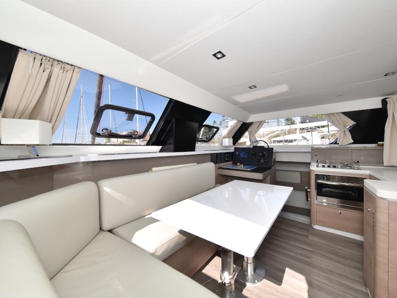 Book yachts online - catamaran - Aventura 34 - LAUREMI - rent