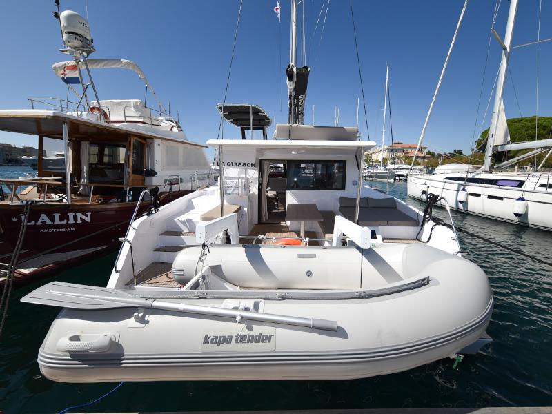 Book yachts online - catamaran - Aventura 34 - LAUREMI - rent