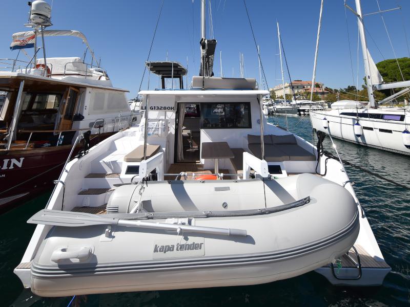 Book yachts online - catamaran - Aventura 34 - LAUREMI - rent