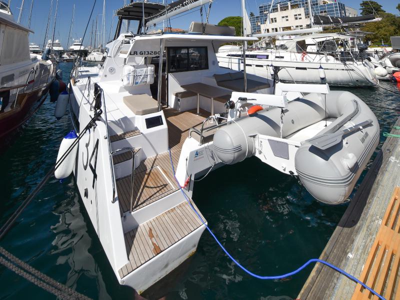 Book yachts online - catamaran - Aventura 34 - LAUREMI - rent