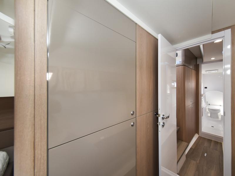 Book yachts online - catamaran - Aventura 34 - LAUREMI - rent