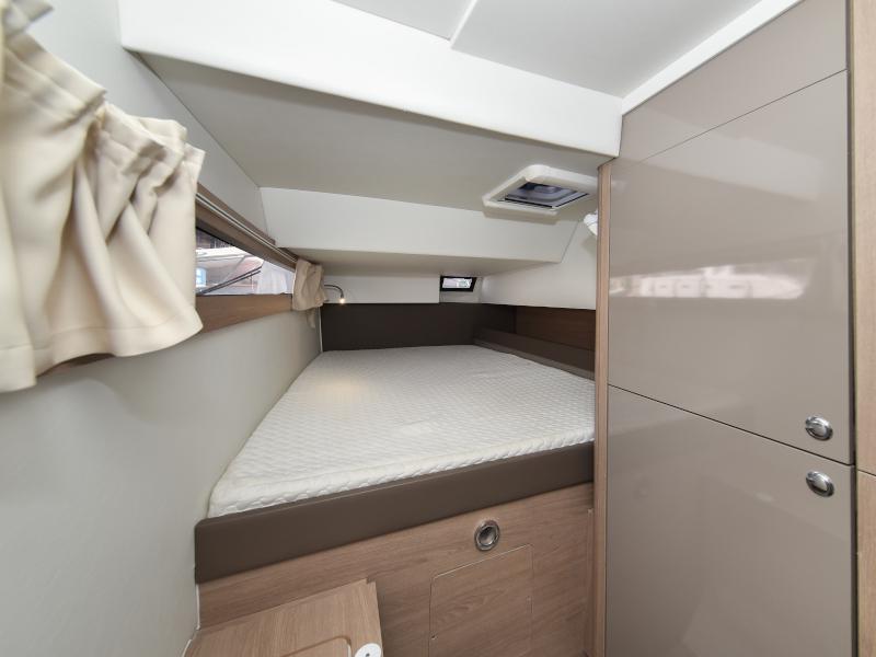 Book yachts online - catamaran - Aventura 34 - LAUREMI - rent