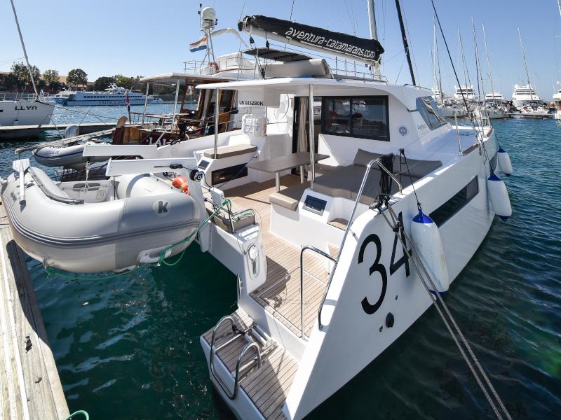 Book yachts online - catamaran - Aventura 34 - LAUREMI - rent