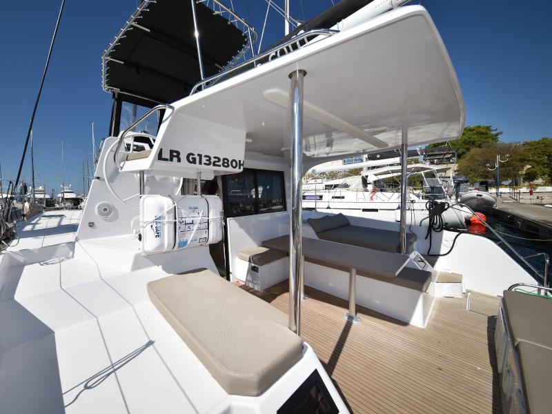 Book yachts online - catamaran - Aventura 34 - LAUREMI - rent