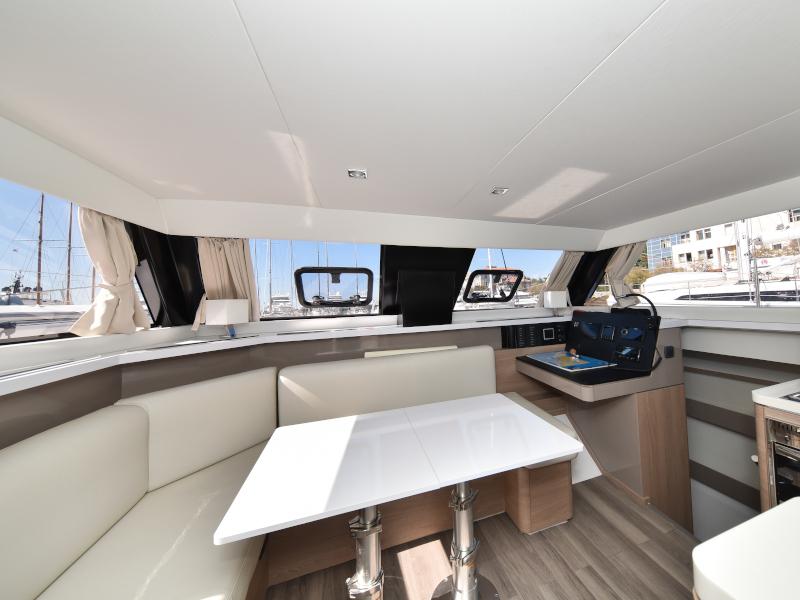 Book yachts online - catamaran - Aventura 34 - LAUREMI - rent