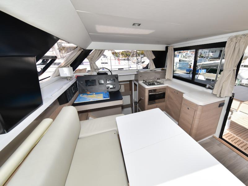 Book yachts online - catamaran - Aventura 34 - LAUREMI - rent