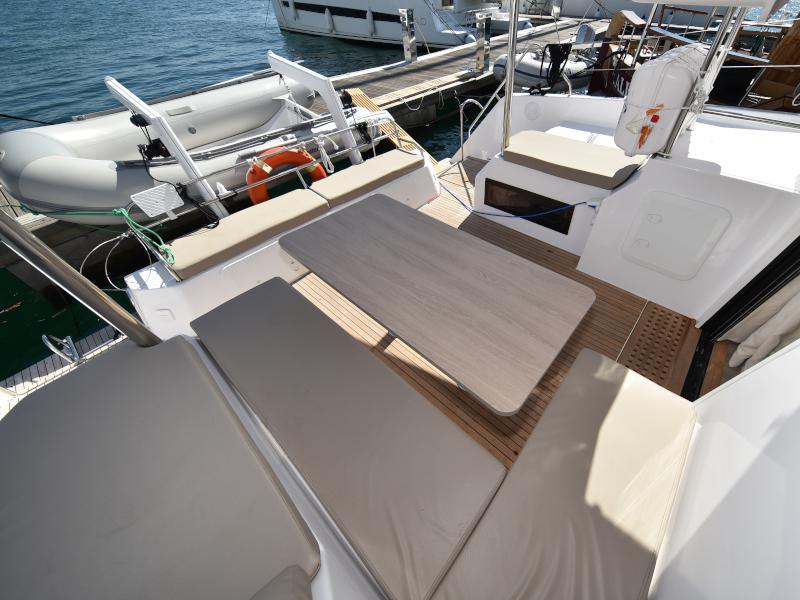 Book yachts online - catamaran - Aventura 34 - LAUREMI - rent
