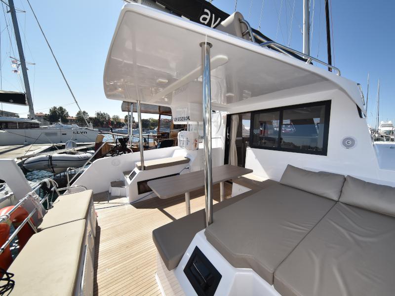 Book yachts online - catamaran - Aventura 34 - LAUREMI - rent