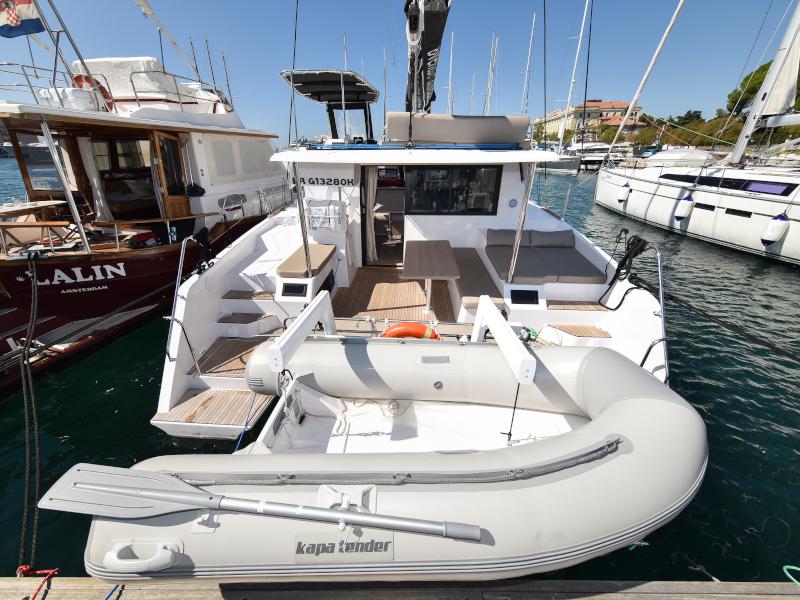 Book yachts online - catamaran - Aventura 34 - LAUREMI - rent