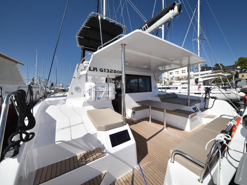 Book yachts online - catamaran - Aventura 34 - LAUREMI - rent