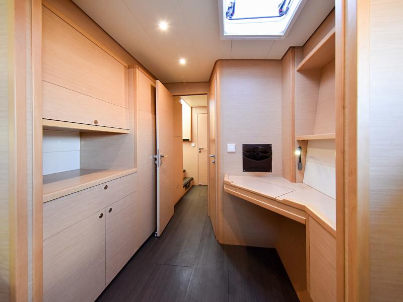 Book yachts online - catamaran - Lagoon 520 Flybridge - Largo Winch - rent