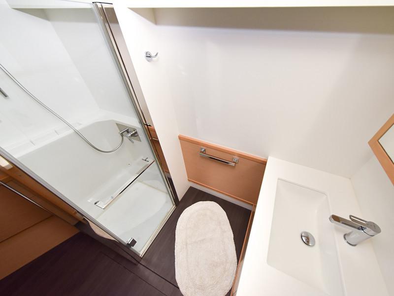 Book yachts online - catamaran - Lagoon 520 Flybridge - Largo Winch - rent