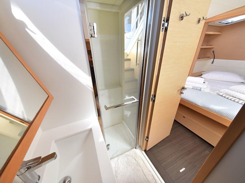 Book yachts online - catamaran - Lagoon 520 Flybridge - Largo Winch - rent