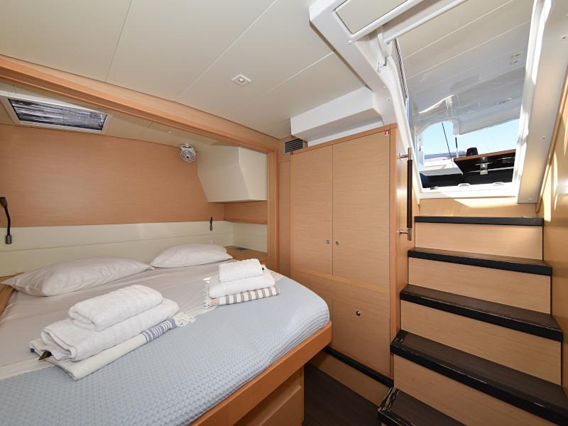 Book yachts online - catamaran - Lagoon 520 Flybridge - Largo Winch - rent