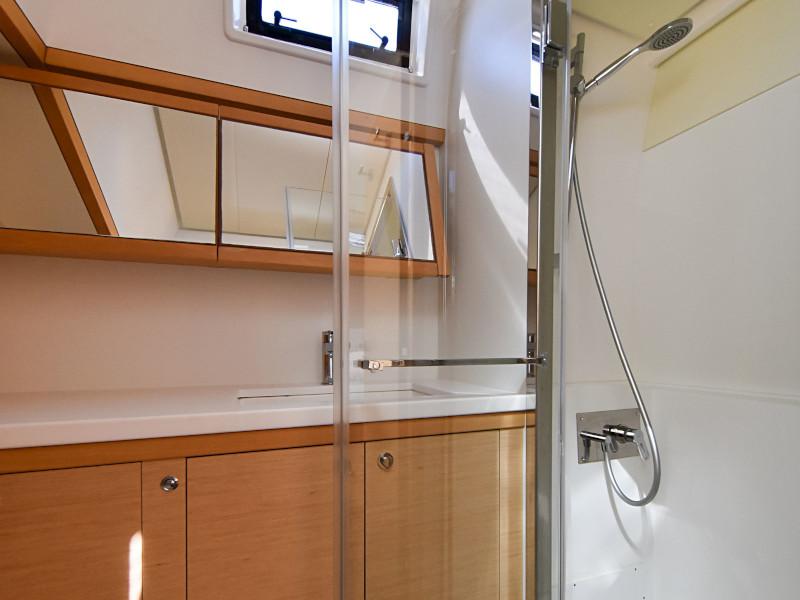 Book yachts online - catamaran - Lagoon 520 Flybridge - Largo Winch - rent