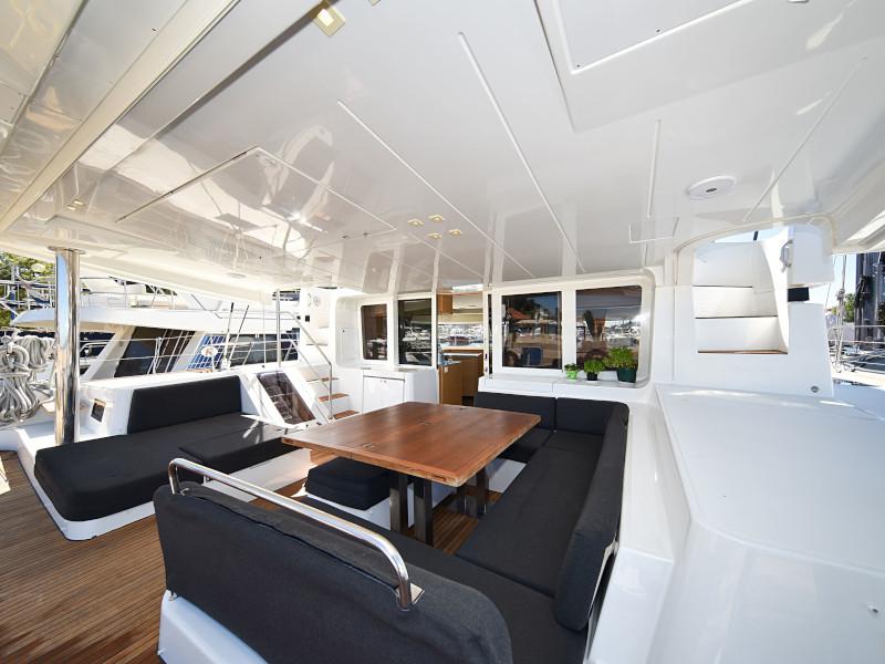 Book yachts online - catamaran - Lagoon 520 Flybridge - Largo Winch - rent
