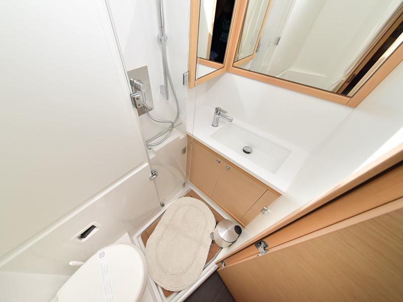 Book yachts online - catamaran - Lagoon 520 Flybridge - Largo Winch - rent