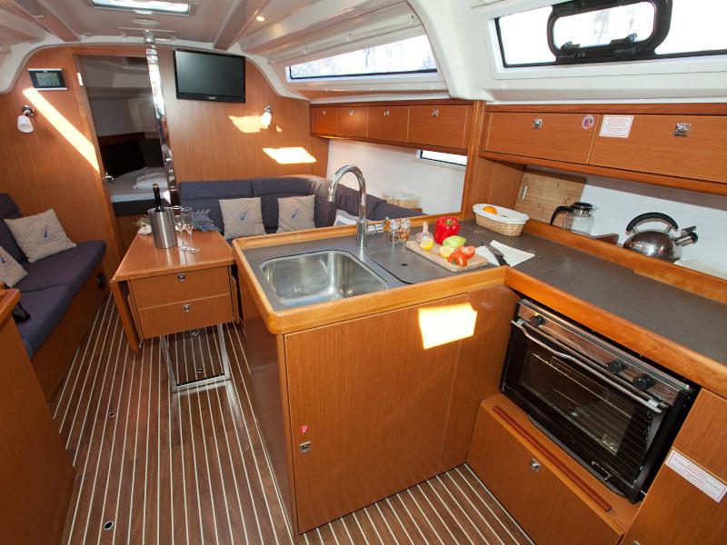 Book yachts online - sailboat - Bavaria Cruiser 37 - GOSPOJA  - rent