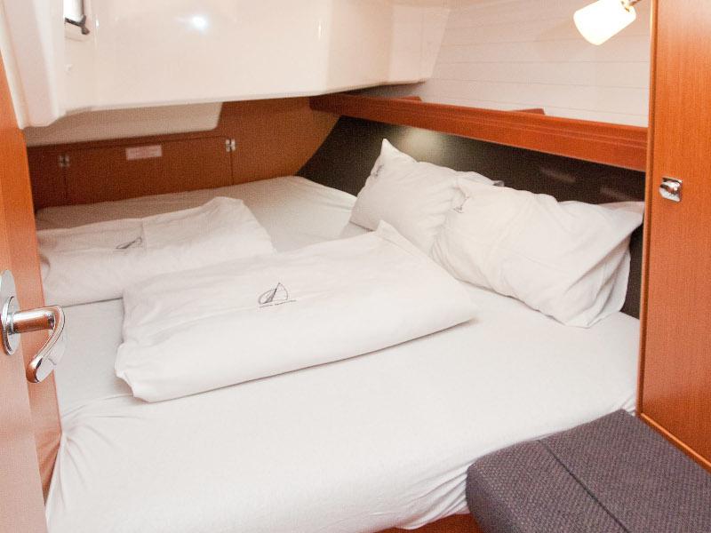 Book yachts online - sailboat - Bavaria Cruiser 37 - GOSPOJA  - rent