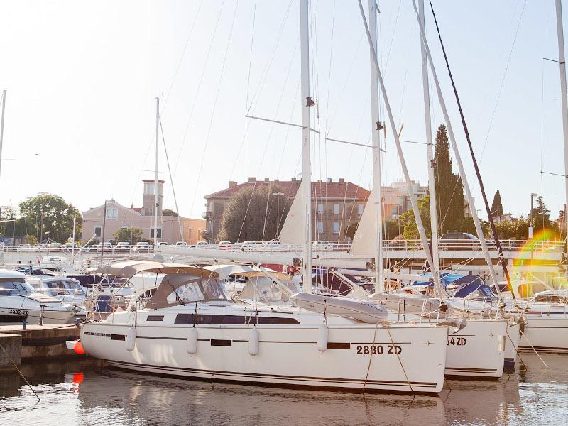 Book yachts online - sailboat - Bavaria Cruiser 37 - GOSPOJA  - rent
