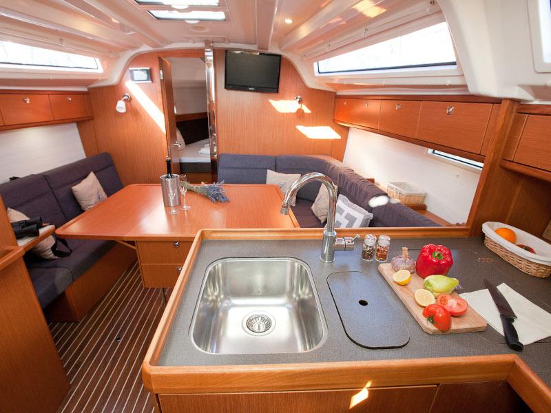 Book yachts online - sailboat - Bavaria Cruiser 37 - GOSPOJA  - rent