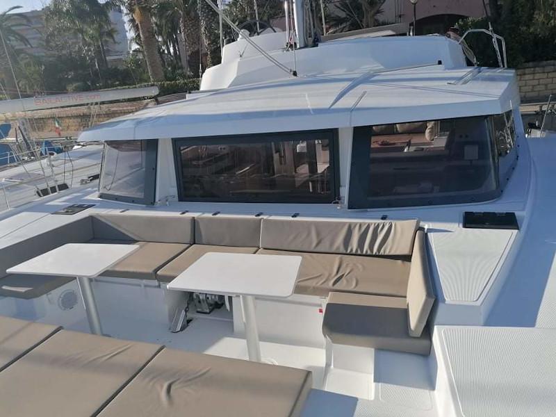 Book yachts online - catamaran - Bali 4.3 - Mary - rent
